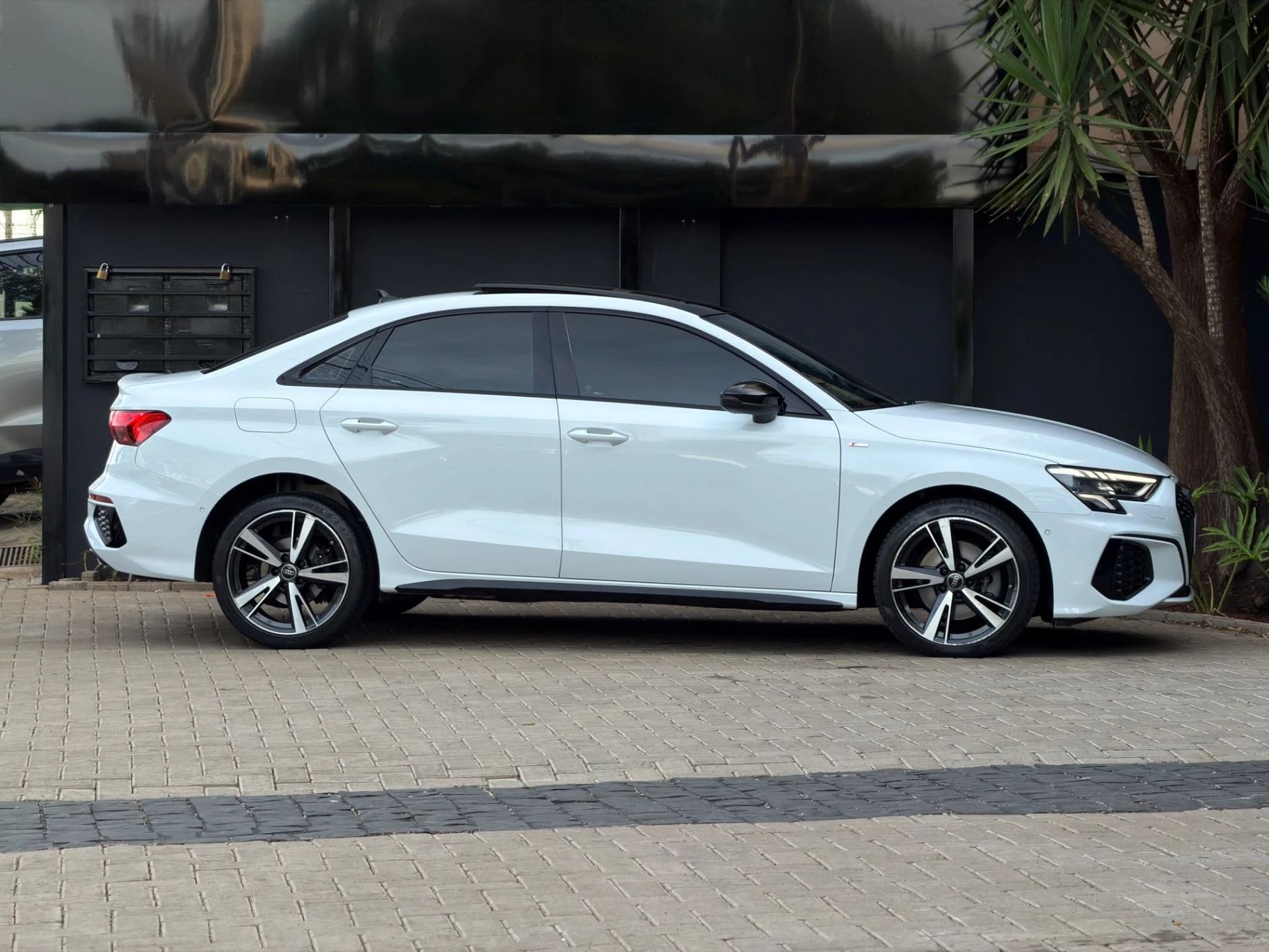 Audi A3 PERFORMANCE BLACK 2024 — foto 11 de 14