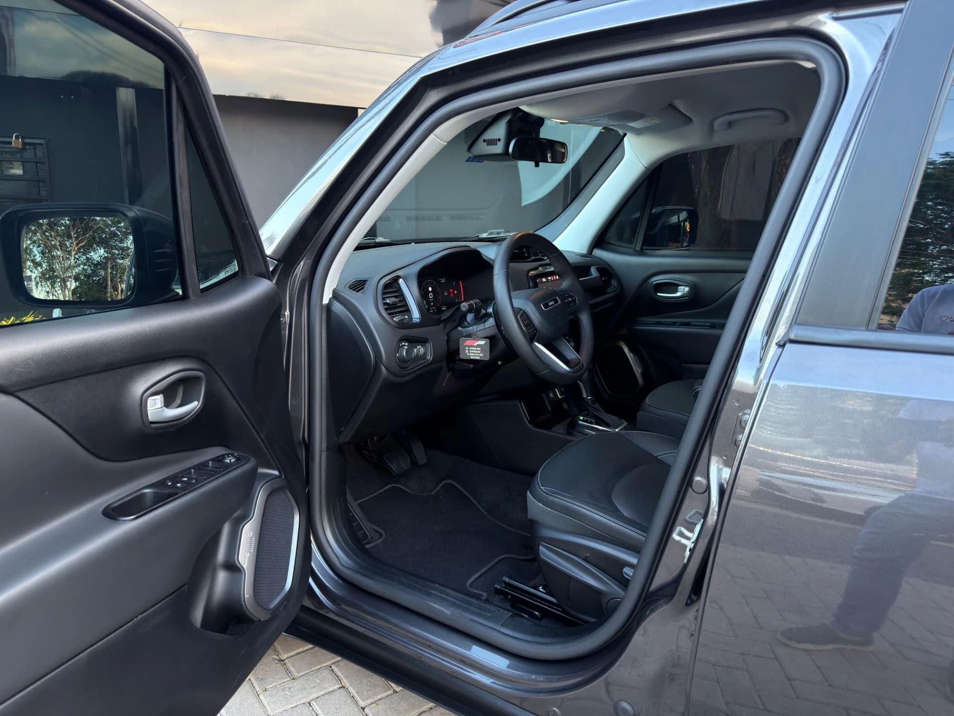 Jeep RENEGADE LGTD T270 2024/2025 — foto 8 de 12