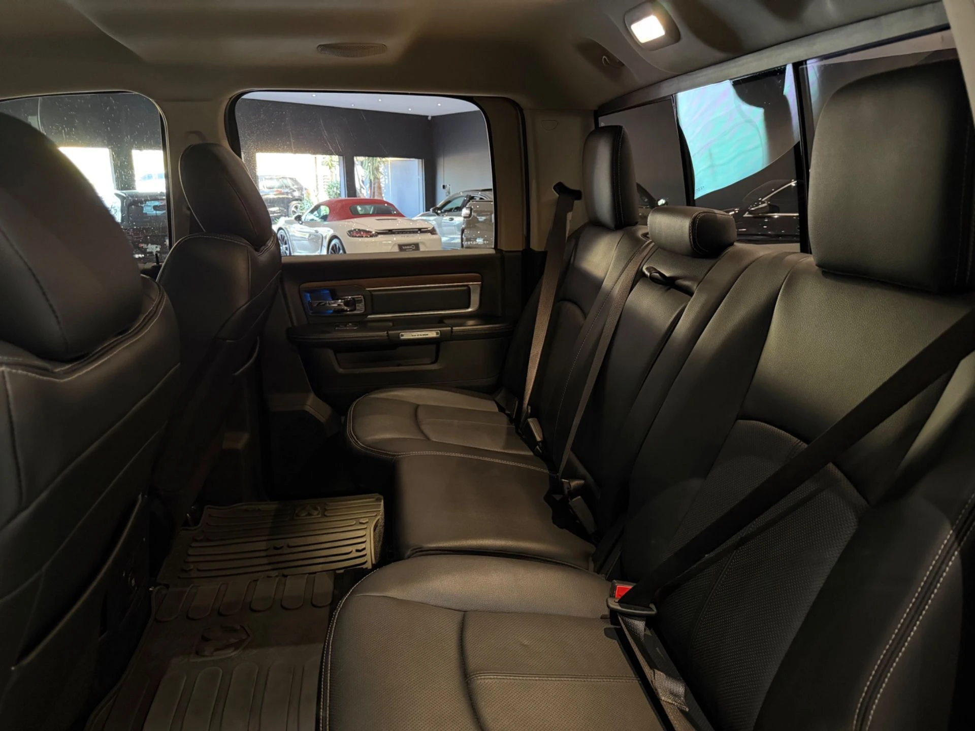 RAM CLASSIC 5.7 V8 LARAMIE — foto 11
