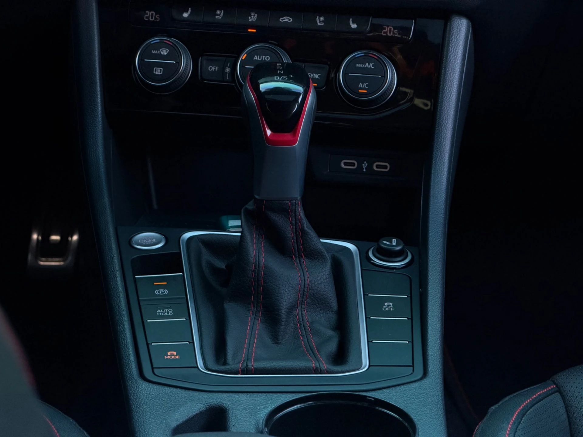 Volkswagen Jetta GLI — foto 14