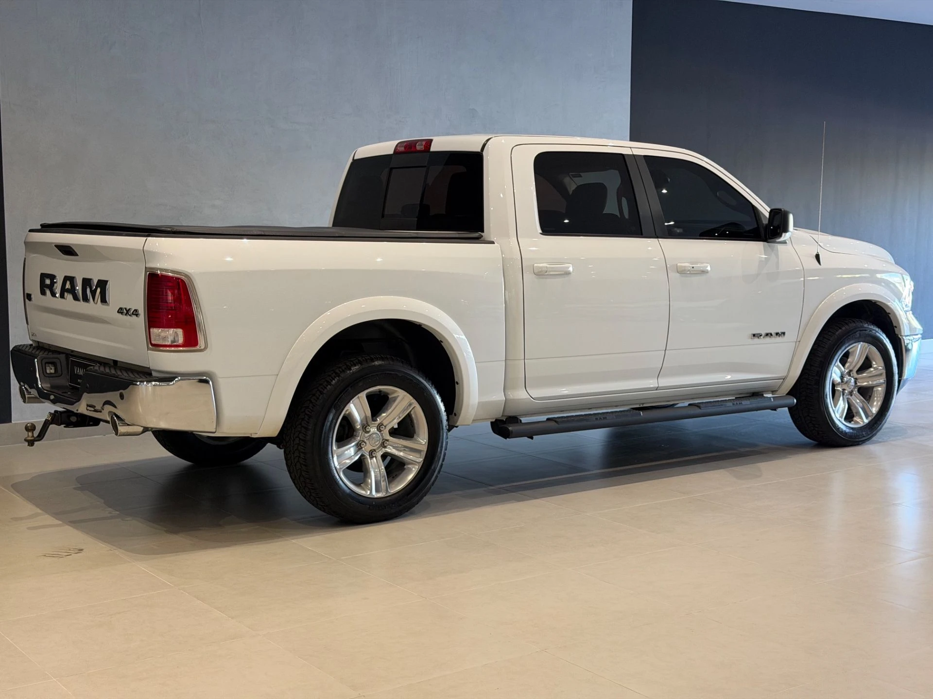RAM CLASSIC 5.7 V8 LARAMIE — foto 7