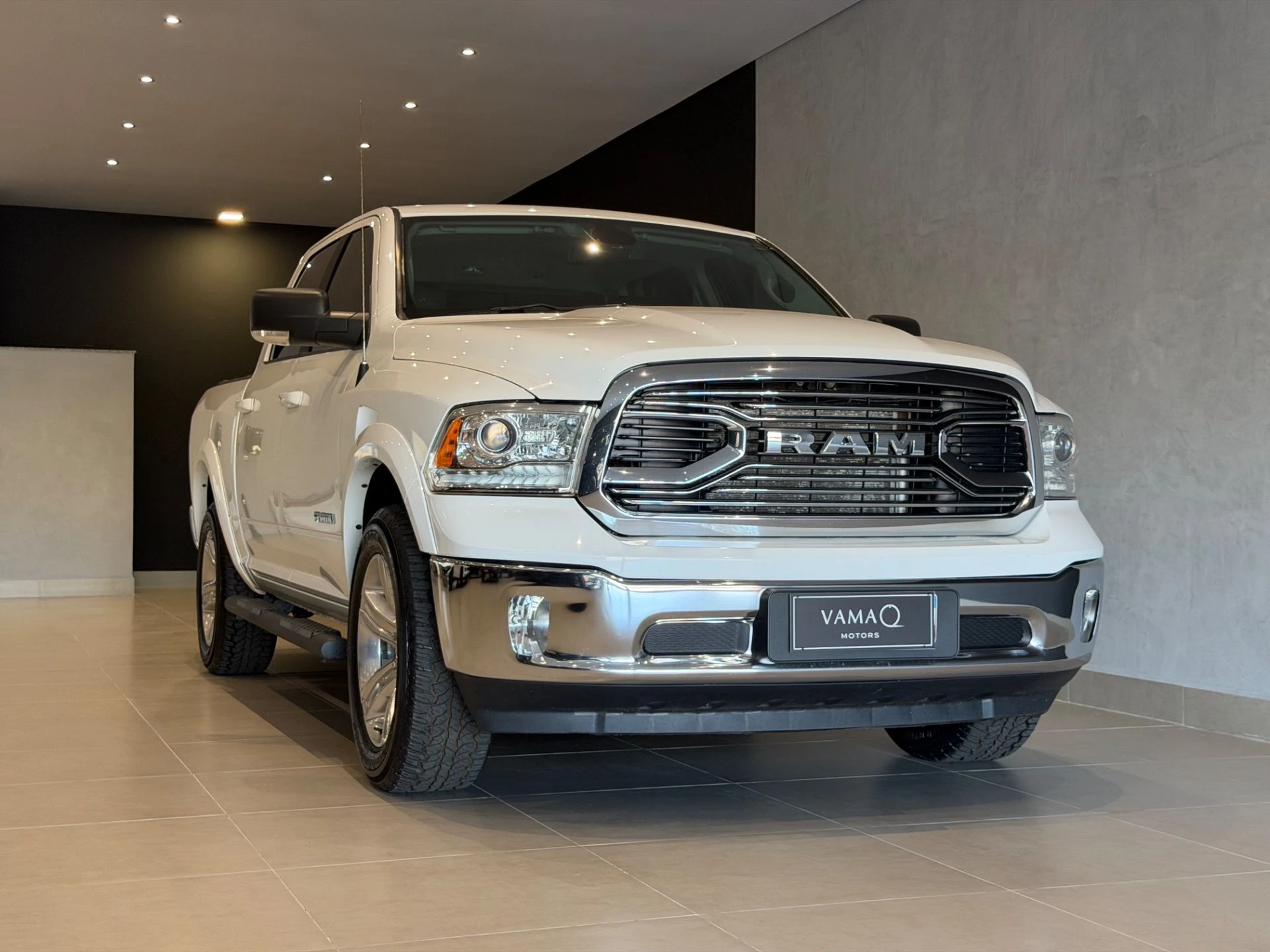 RAM CLASSIC 5.7 V8 LARAMIE 2023