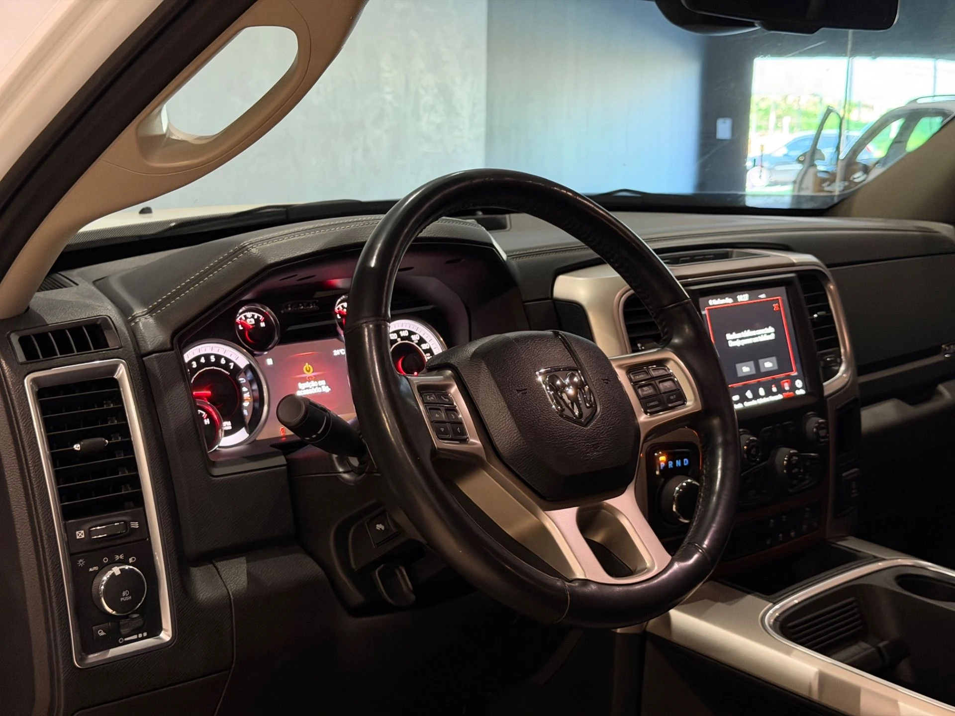 RAM CLASSIC 5.7 V8 LARAMIE — foto 9