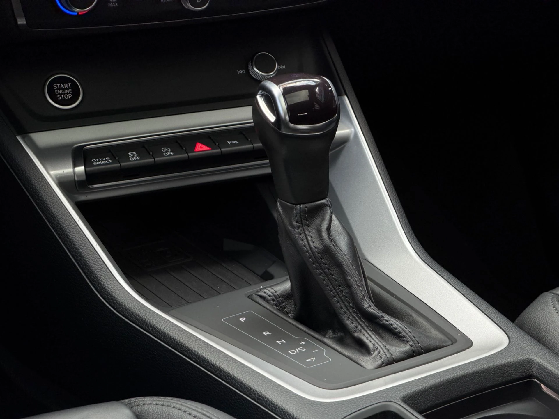 AUDI Q3 — foto 14