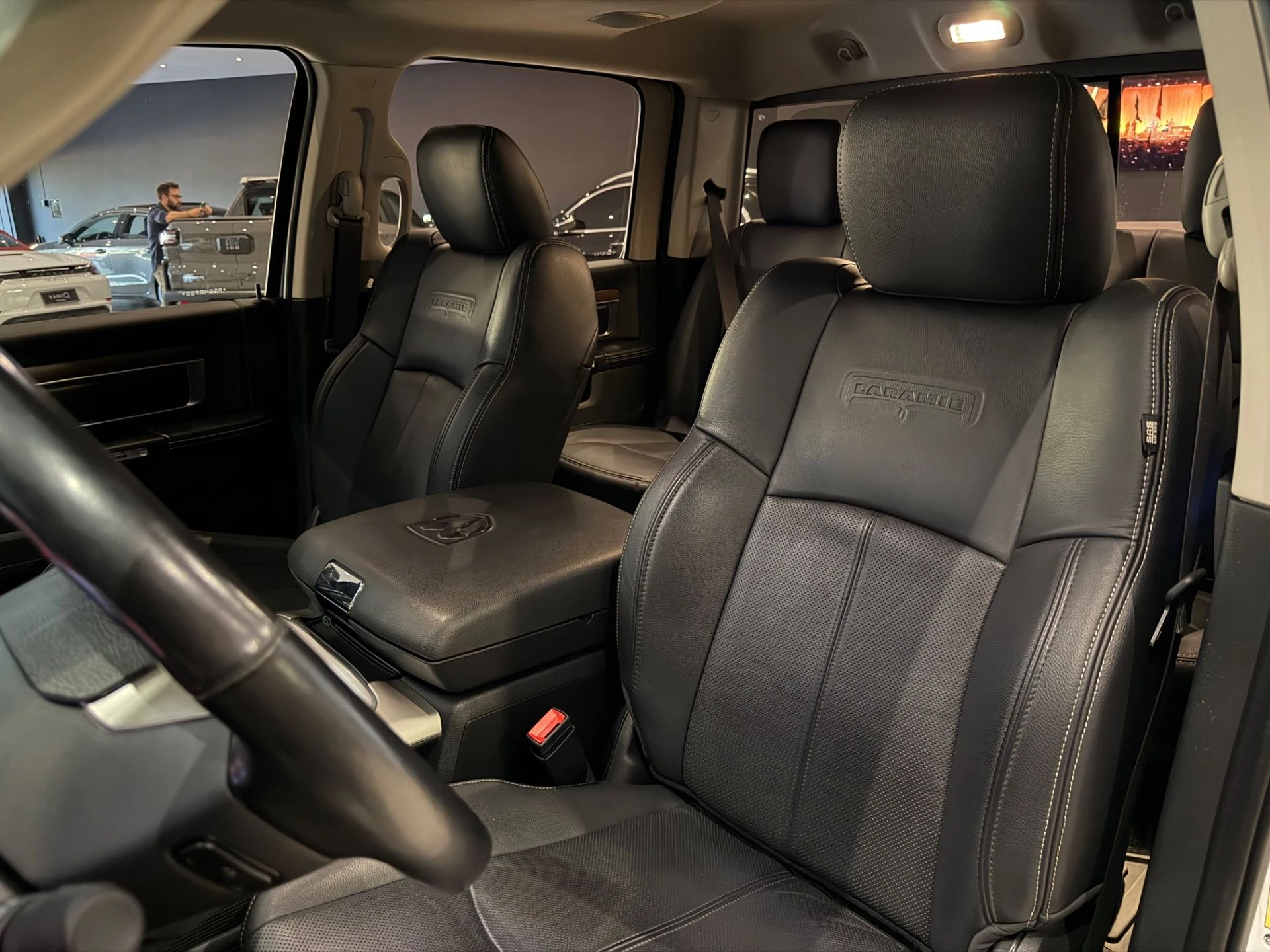 RAM CLASSIC 5.7 V8 LARAMIE — foto 12