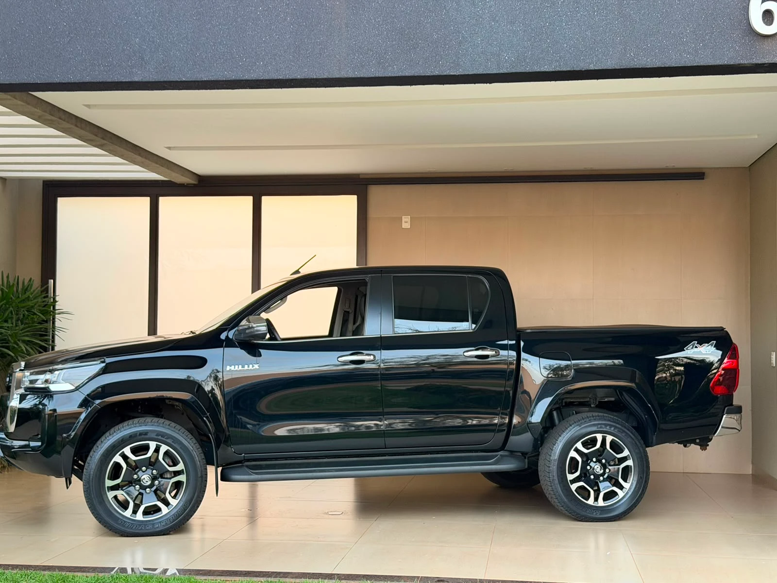 Toyota Hilux SRX Plus — foto 13